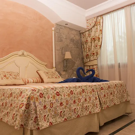 R2里卡尔马酒店