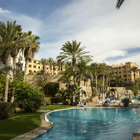 R2里卡尔马酒店