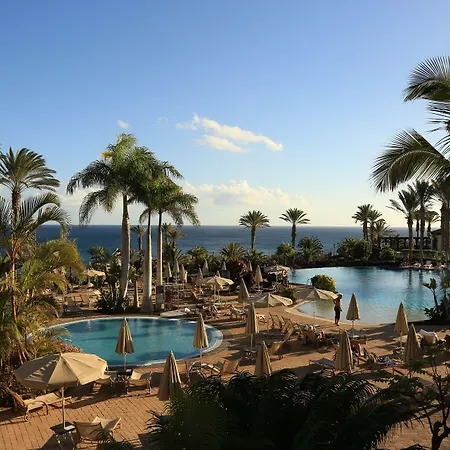 R2里卡尔马酒店